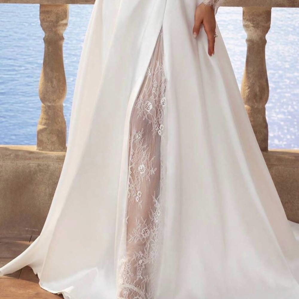 Elegant Off-Shoulder White Lace Corset Wedding Dress - Picture 3 of 7